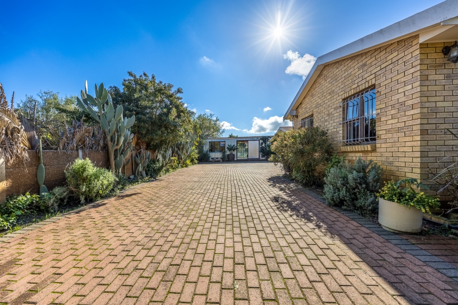 4 Bedroom Property for Sale in Vierlanden Western Cape